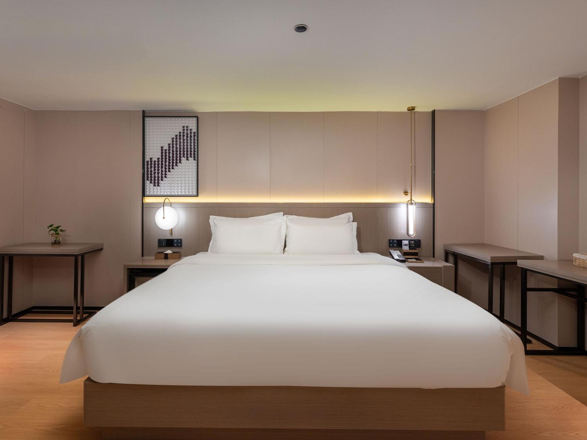 Lavande International Hotel Guangzhou Taikoo Hui Square Shipaiqiao Metro Station Branch - Free Shuttle Bus To Canton Fair Complex During Canton Fair Period & Free Vpn Internet Access מראה חיצוני תמונה