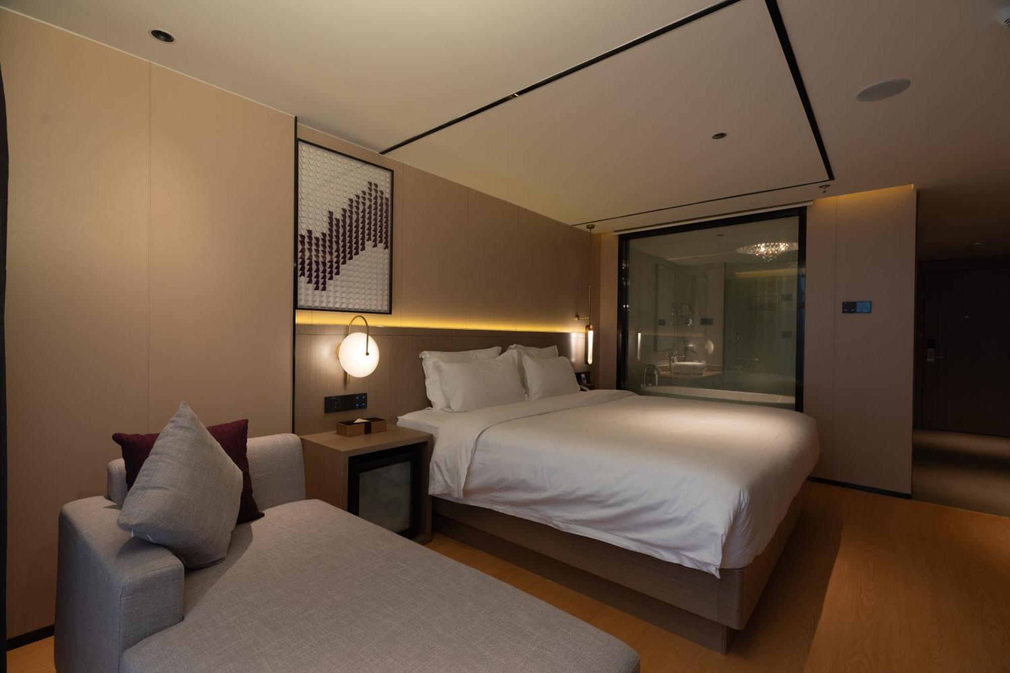 Lavande International Hotel Guangzhou Taikoo Hui Square Shipaiqiao Metro Station Branch - Free Shuttle Bus To Canton Fair Complex During Canton Fair Period & Free Vpn Internet Access מראה חיצוני תמונה