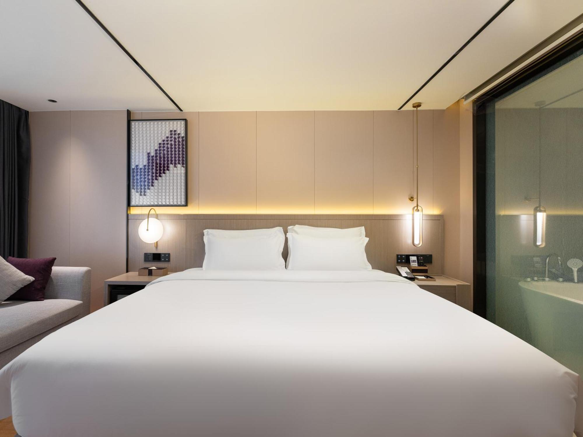 Lavande International Hotel Guangzhou Taikoo Hui Square Shipaiqiao Metro Station Branch - Free Shuttle Bus To Canton Fair Complex During Canton Fair Period & Free Vpn Internet Access מראה חיצוני תמונה