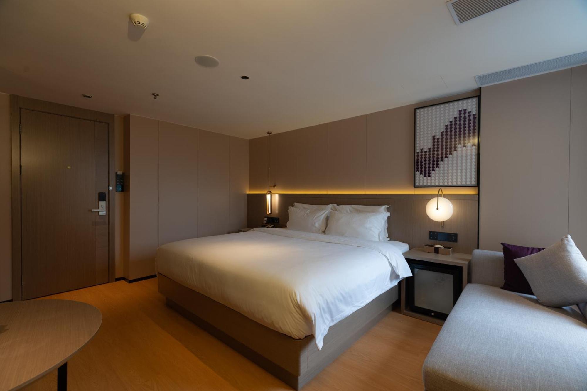 Lavande International Hotel Guangzhou Taikoo Hui Square Shipaiqiao Metro Station Branch - Free Shuttle Bus To Canton Fair Complex During Canton Fair Period & Free Vpn Internet Access מראה חיצוני תמונה