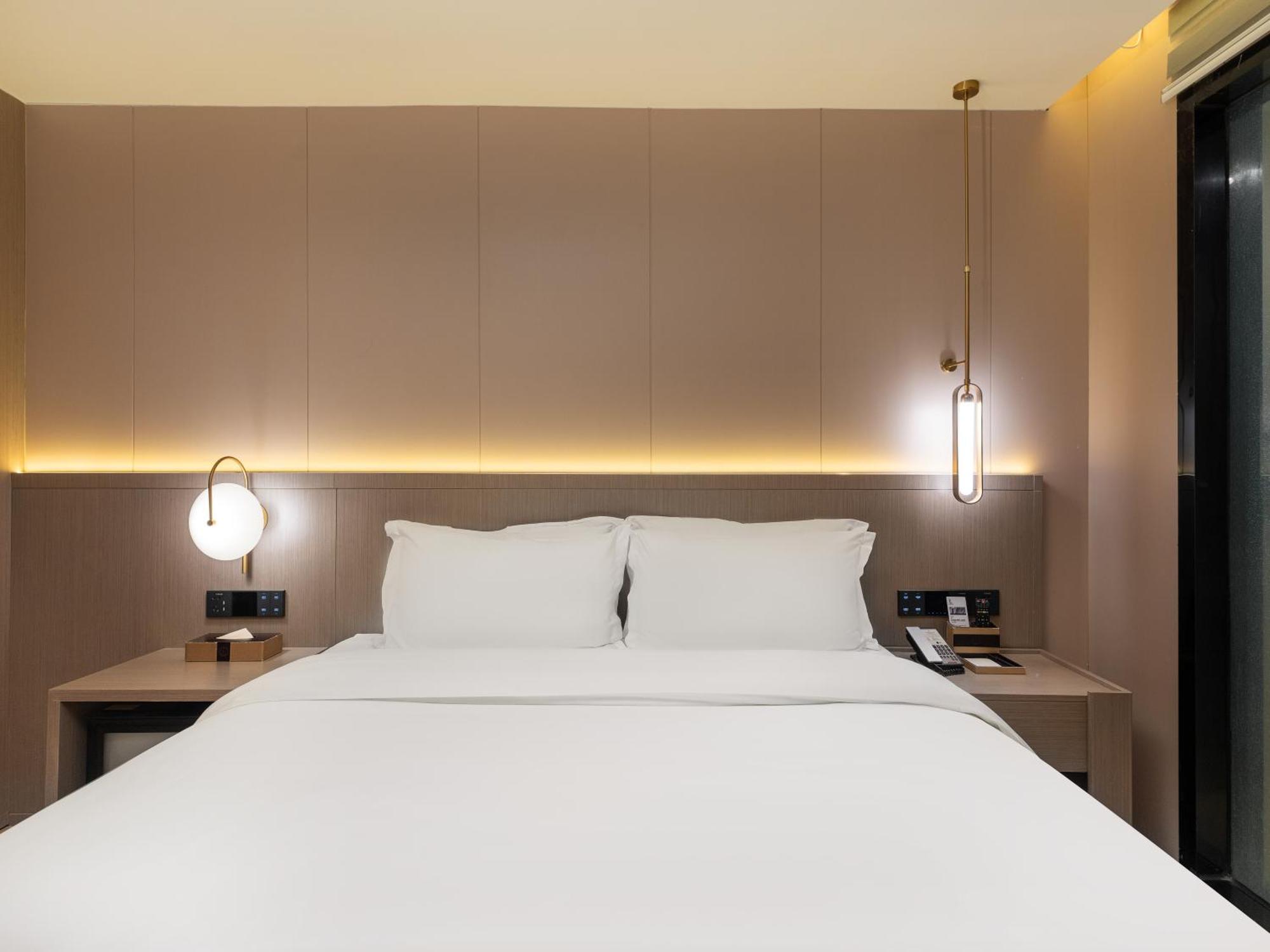 Lavande International Hotel Guangzhou Taikoo Hui Square Shipaiqiao Metro Station Branch - Free Shuttle Bus To Canton Fair Complex During Canton Fair Period & Free Vpn Internet Access מראה חיצוני תמונה