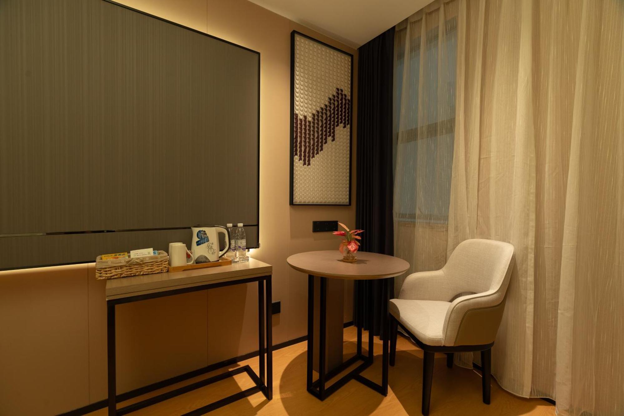 Lavande International Hotel Guangzhou Taikoo Hui Square Shipaiqiao Metro Station Branch - Free Shuttle Bus To Canton Fair Complex During Canton Fair Period & Free Vpn Internet Access מראה חיצוני תמונה