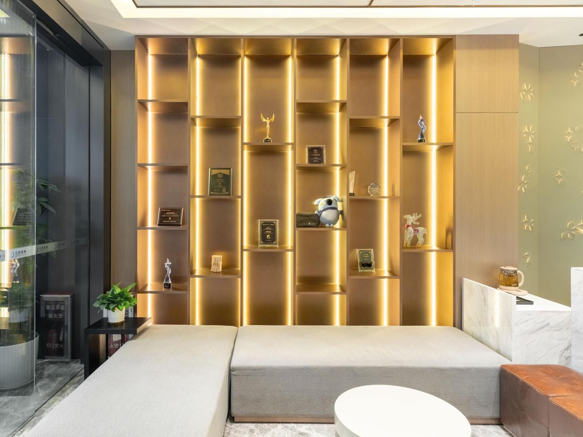 Lavande International Hotel Guangzhou Taikoo Hui Square Shipaiqiao Metro Station Branch - Free Shuttle Bus To Canton Fair Complex During Canton Fair Period & Free Vpn Internet Access מראה חיצוני תמונה
