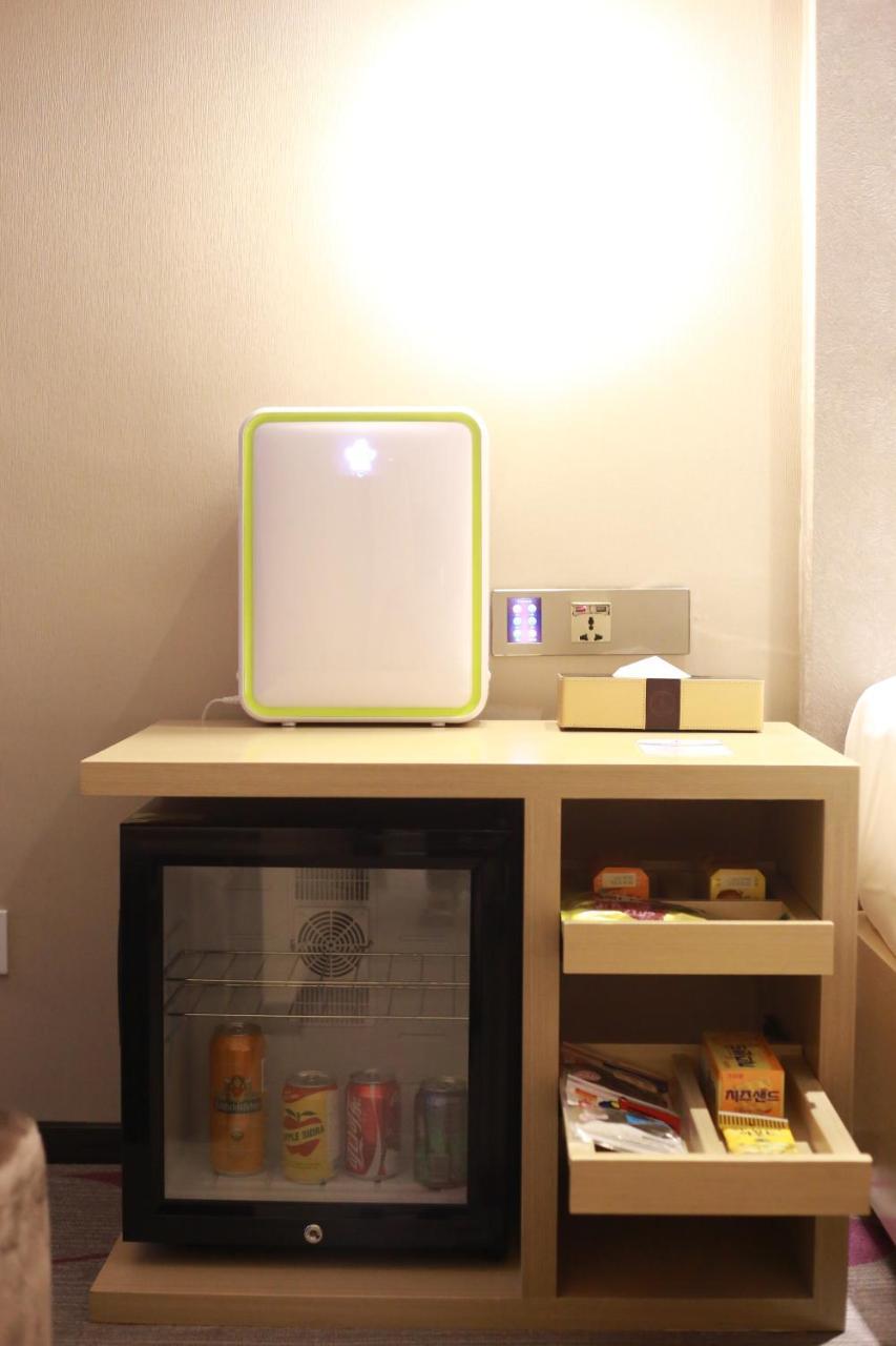 Lavande International Hotel Guangzhou Taikoo Hui Square Shipaiqiao Metro Station Branch - Free Shuttle Bus To Canton Fair Complex During Canton Fair Period & Free Vpn Internet Access מראה חיצוני תמונה