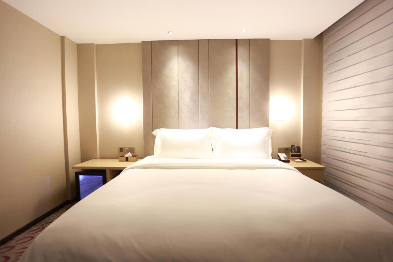 Lavande International Hotel Guangzhou Taikoo Hui Square Shipaiqiao Metro Station Branch - Free Shuttle Bus To Canton Fair Complex During Canton Fair Period & Free Vpn Internet Access מראה חיצוני תמונה