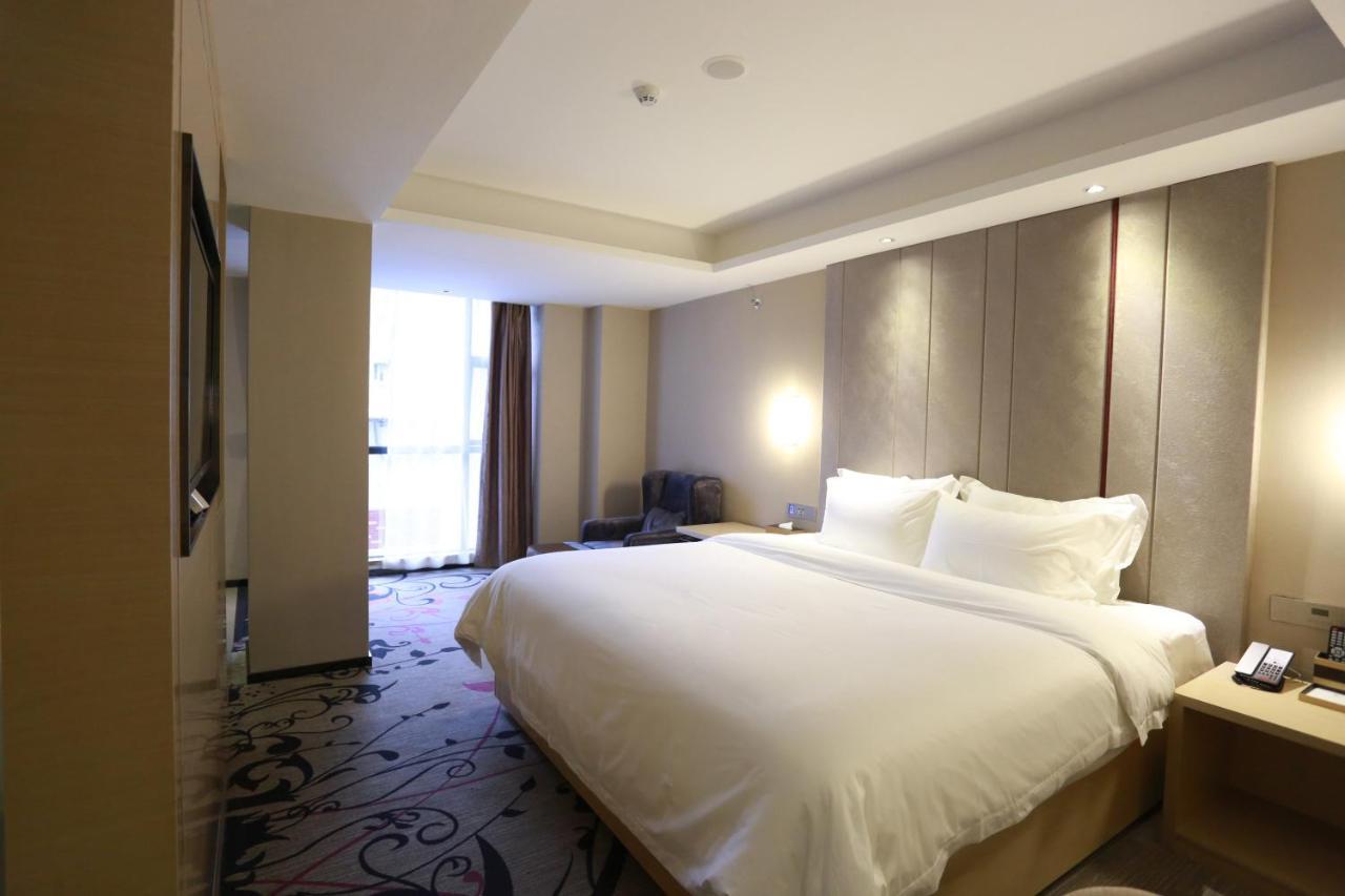 Lavande International Hotel Guangzhou Taikoo Hui Square Shipaiqiao Metro Station Branch - Free Shuttle Bus To Canton Fair Complex During Canton Fair Period & Free Vpn Internet Access מראה חיצוני תמונה